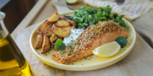 Somon în crustă crocantă cu cartofi și sos din iaurt grecesc la airfryer Double Stack XL SL400 by Valeries Food