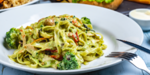 Paste cu zucchini și pui la multicookerul Foodi 9in1