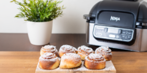 Rulouri cu scorțișoară la grătarul electric de interior și airfryer Foodi AirGrill